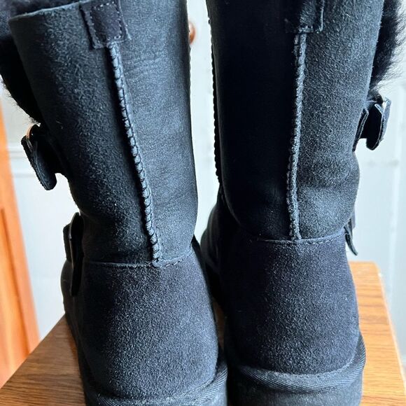 Shearling Ugg style boots, size ladies 10. - Picture 3 of 11